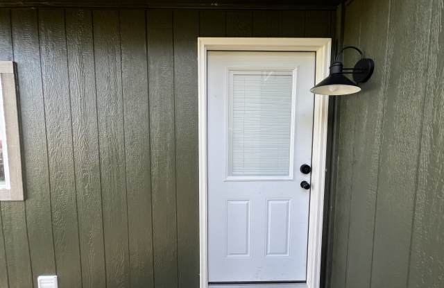 1094-1098 46th Place Southeast - 1096 Gallery 2
