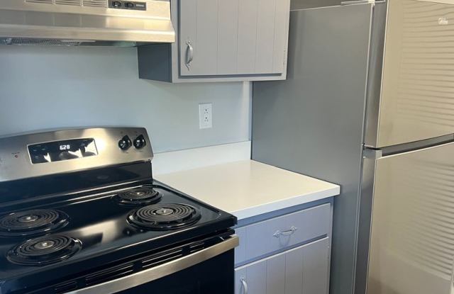 Spacious 2 bedroom/1.5 Bath Townhouse with W/D hookup photos photos