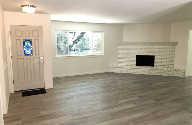 30077 Lilac Rd Gallery 2