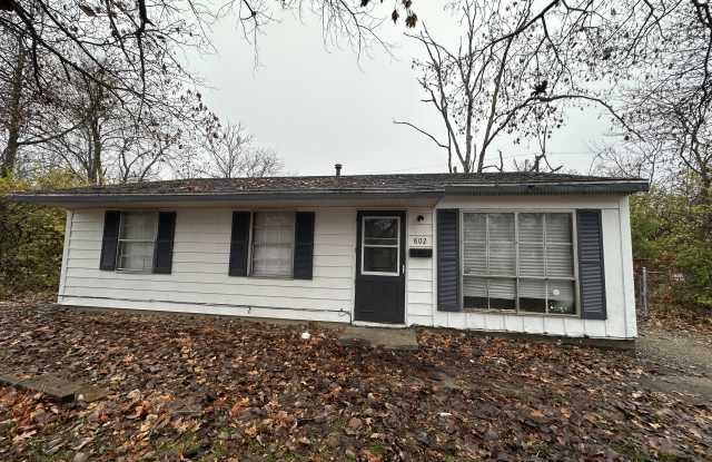 802 Knollcrest Dr - 802 Knollcrest Drive, Danville, IL 61832