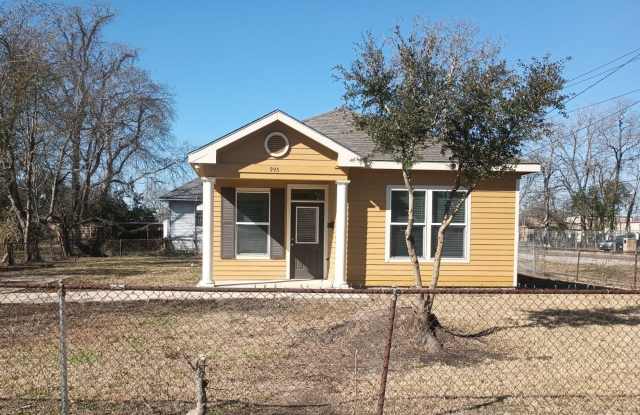 Cozy 2 bed / 1 bath - Move in Ready! photos photos