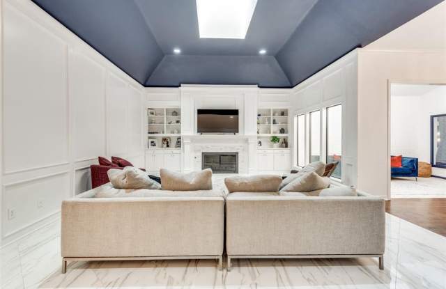 2005 Crockett Court Gallery 4