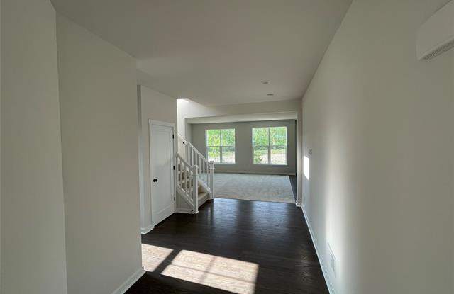 6280 N Trailwoods Drive Gallery 4