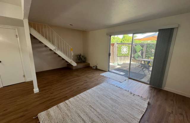 Charming 2-Story Condo on Greenbelt-$500 OFF AUGUST RENT!!! photos photos