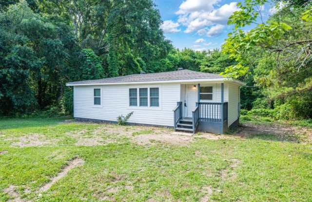 Beautifully Updated 3BR Home with Private Driveway & Spacious Yard Gallery 4