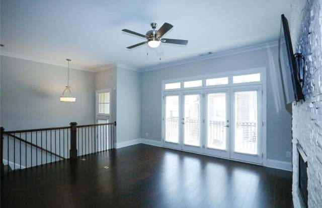 1920 Townsend Court Gallery 4