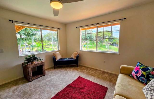 Aeloa Terrace Upstairs 3 bedroom, 2 bath unit with 2 dedicated parking stalls. Gallery 3