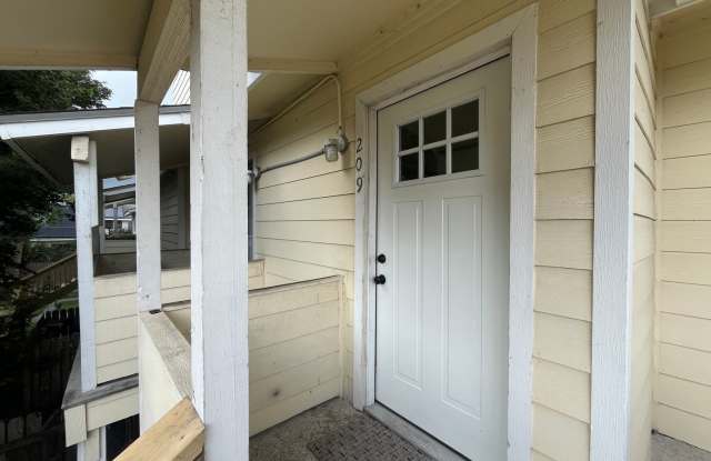 SECOND STORY ONE BEDROOM CONDO! photos photos