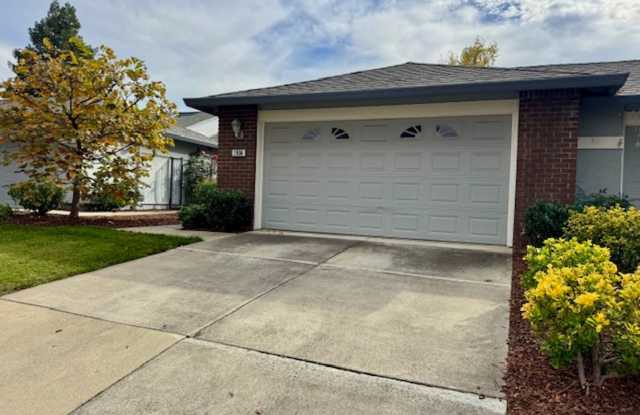 Beautiful 2 bedroom, 2 bath single level townhome in Bancroft Village - 1904 Apollo Court, Walnut Creek, CA 94598