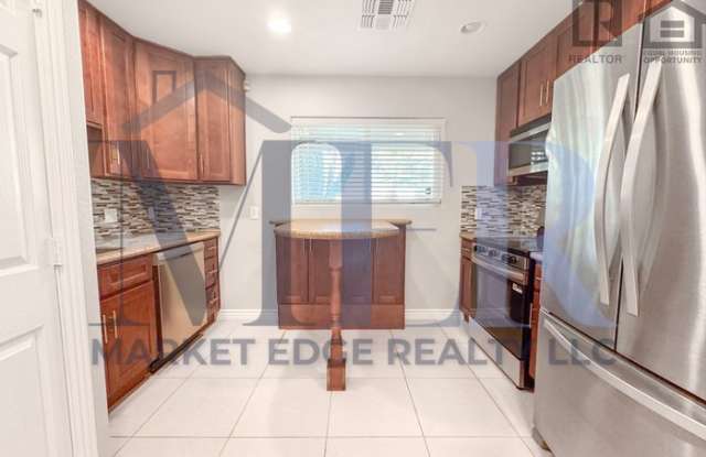 1003 West Howe Street photos photos