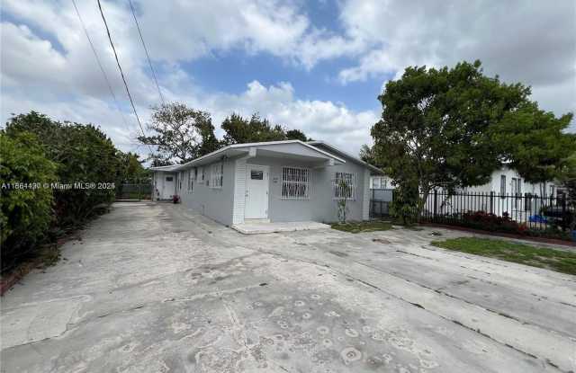 3081 NW 94th St photos photos