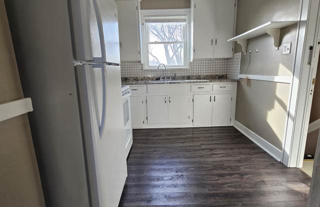 2401 Burnside Ave- Upstairs - 2401 Burnside Avenue, Oregon, OH 43616