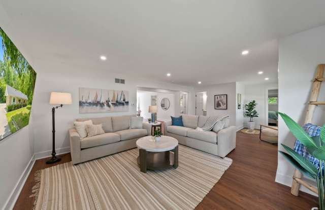 Spacious Lake Geneva Retreat Near Downtown – Available for Monthly & Mid-Term Rentals Gallery 1