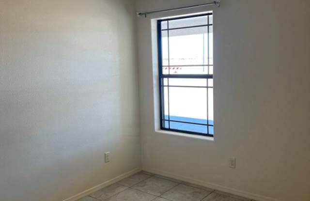 San Luis AZ, Three Bedroom 2 Bath Corner Lot Home with Additional Parking photos photos