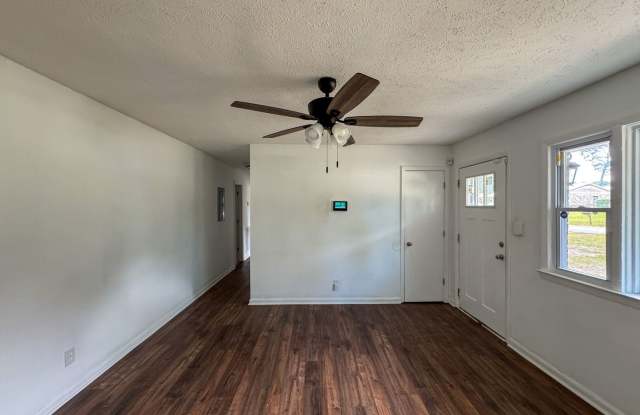 Charming 4 Bed 2 Bath Ranch in Fayetteville Gallery 4