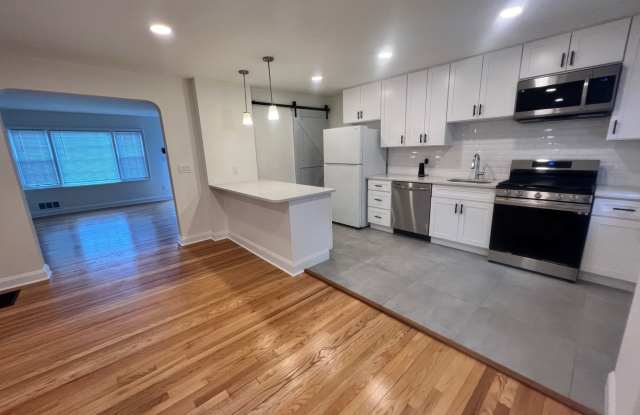 Stunning Updated 3BR/2BA Row Home in the Heart of Towson photos photos