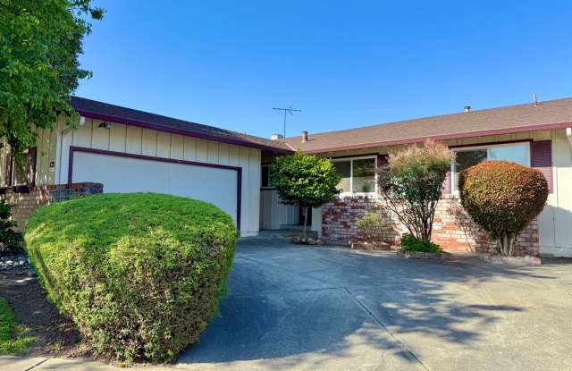 COMING SOON! $3,790 / 3 BR - 1528 S.F. VERY NICE BROOKVALE HOME IN FREMONT photos photos