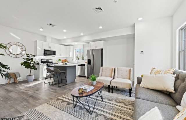 85 4Th Ave. Unit 2A Gallery 1
