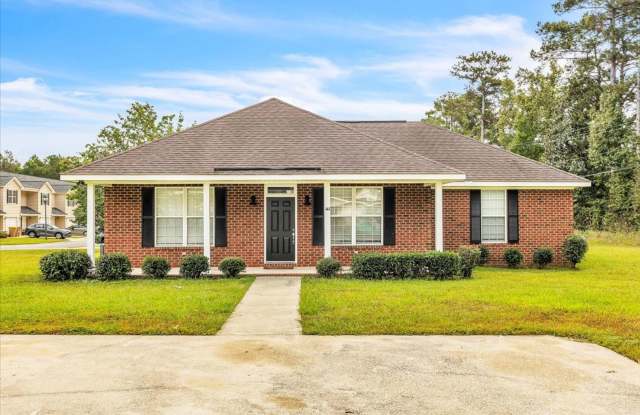 3 Bed/2 Bath Home within Walking Distance to Richmond Hill Schools - 141 Ivey Street, Richmond Hill, GA 31324