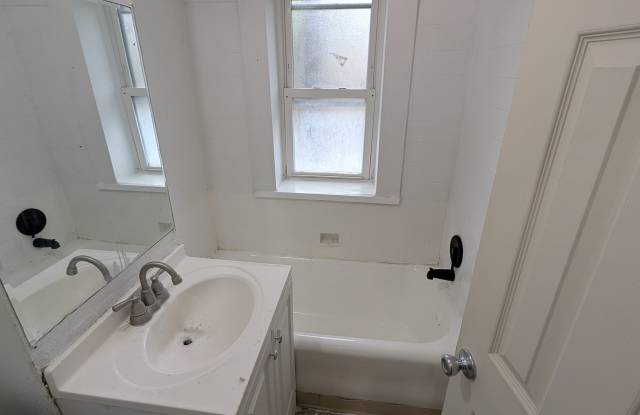 1890 Marloes Ave Gallery 2