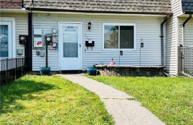 218 Country Club Drive - 218 Country Club Drive, Maybrook, NY 12543