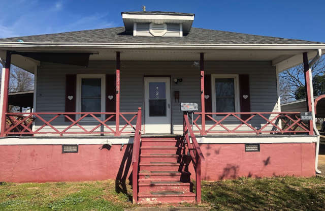 Great Belmont Location - close to everything! Pet-Friendly! - 2316 Jackson Street, Belmont, NC 28012