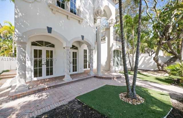 827 SE 2nd Ct Gallery 1