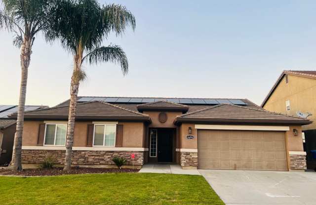 Beautiful 4-bedroom, 2-bathroom home in Fresno with Solar photos photos