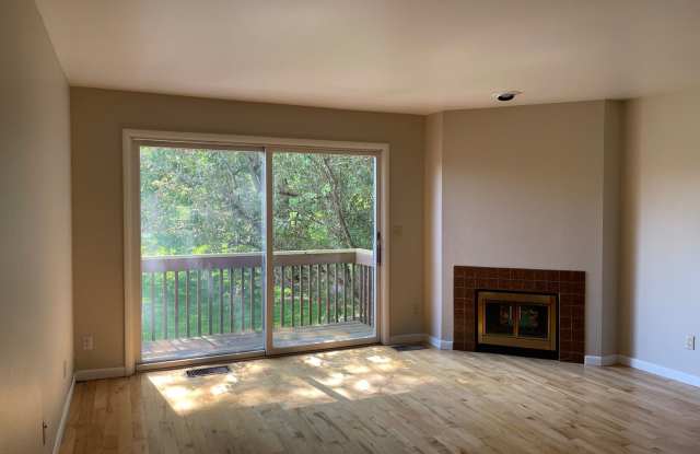 2 Bed/1.5 Bath Condo Close to UIHC! photos photos