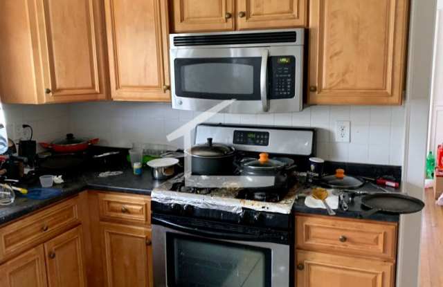 Big 6-Bed 2-Bath Comm Ave Allston/Brighton Gallery 3