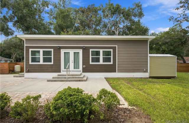 9319 E Sycamore Place Gallery 2