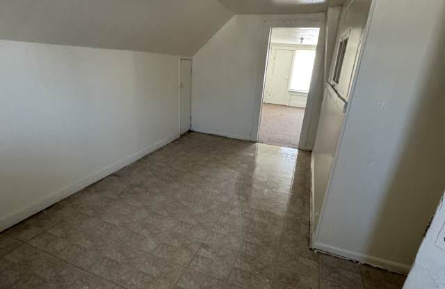 2036 West Lincoln Avenue - A Gallery 4