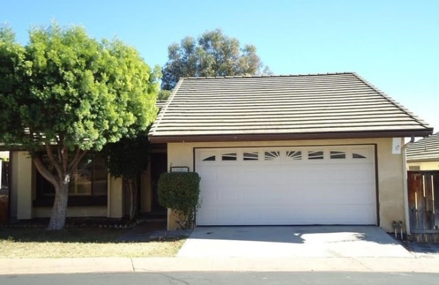 2057 Fiesta Glen - 2057 Fiesta Gln, Escondido, CA 92027