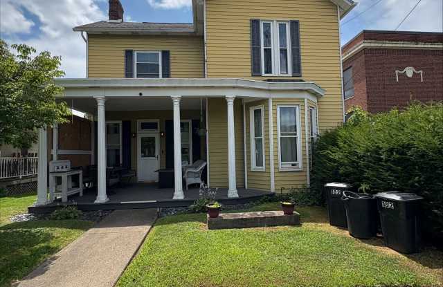 158 E Lincoln St photos photos