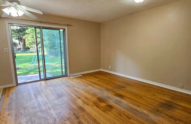 (3) Bed/(1.5) Bath in Core Norman Avail Now! Pets Negotiable! Gallery 4
