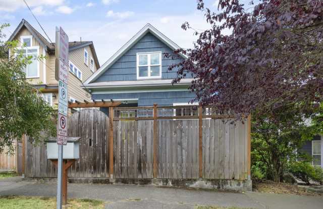 Charming 1906 Craftsman in Fremont — 3 Beds, Walk to Shops  Parks photos photos