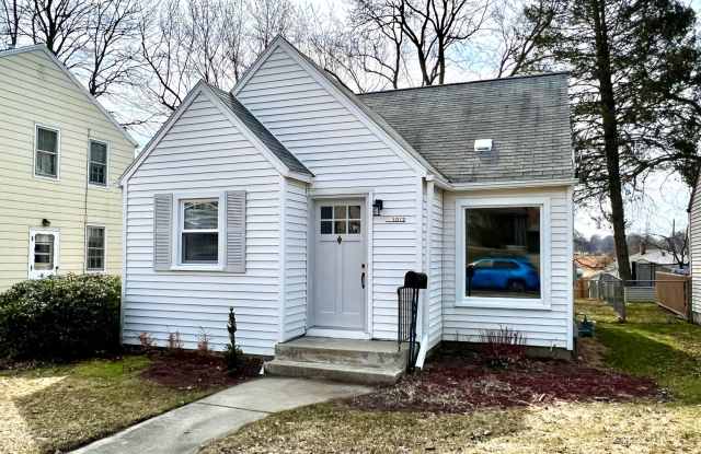 1012 Dorroll NE- Water Included. Washer/Dryer, Dishwasher. Off street parking photos photos