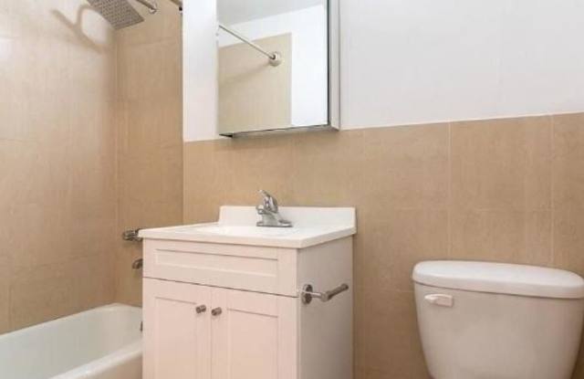 105 Saint Marks Pl Gallery 2