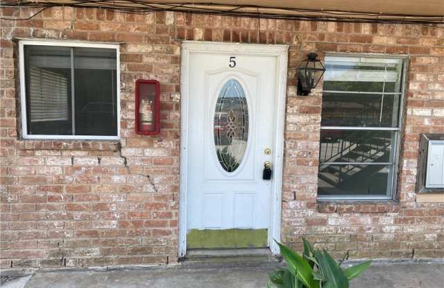 1004 Austin Street Gallery 3