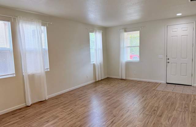 Spacious 4BR/3BA Sacramento Home with Large Primary Suite Gallery 4