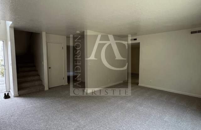 Central Live Oak Duplex 4br/2.5ba Gallery 2