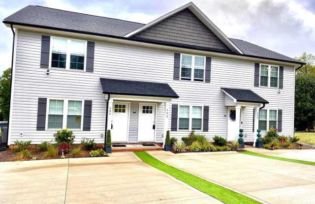 3 Bedroom 2.5 Bath Townhome!! Deluxe Unit - 604 West 8th Street, Kannapolis, NC 28081