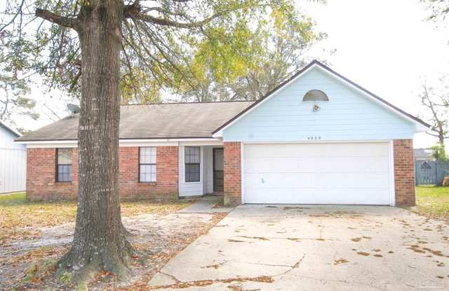 4929 Randee Cir - 4929 Randee Circle, Bellview, FL 32526
