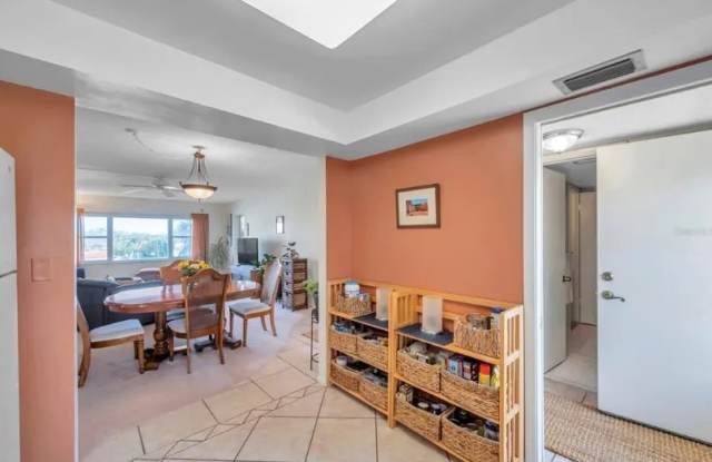 4725 Cove Cir Gallery 4