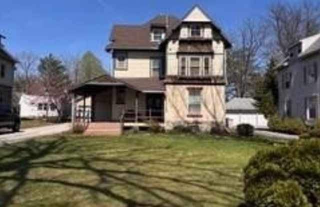 457 W LANCASTER Avenue photos photos