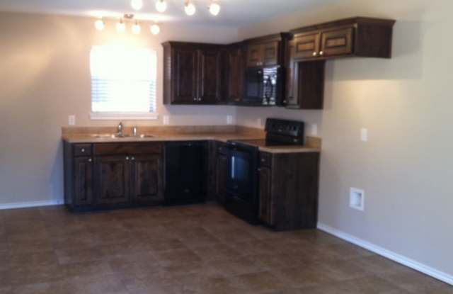 Coming Soon! 1 Bedroom 1.5 Bath Townhome for Rent in Lindale Gallery 4