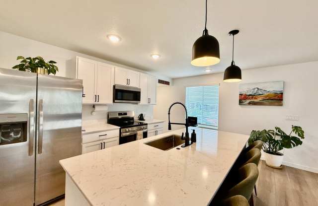 Beautiful New-Build 3-Bed Home on Corner Lot — West Side Colorado Springs Gallery 3