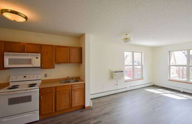 Lyons Court - Senior Living Gallery 4