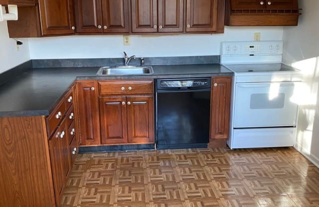 10 N Lakeside Ave  - Unit 2 - 10 N Lakeside Av, Berwyn, PA 19333
