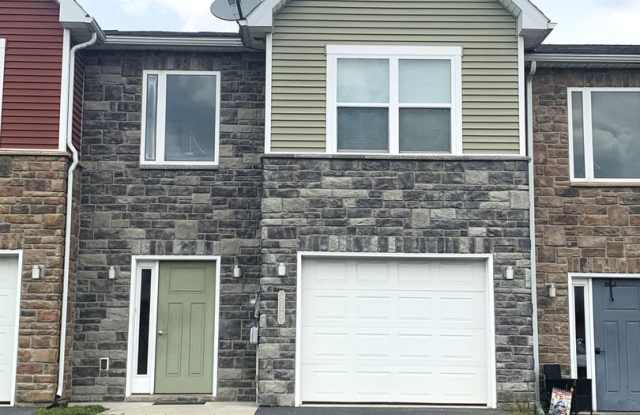 Spacious 3-Bed, 2.5-Bath Townhouse with Fenced Backyard! photos photos